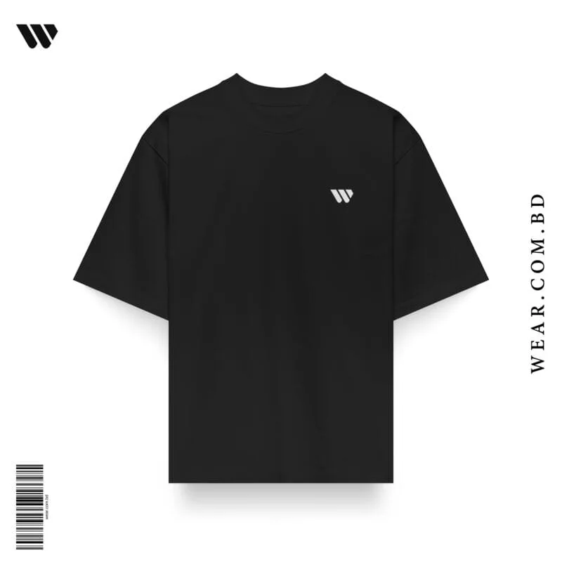 Plain black oversized t-shirt with relaxed fit and minimal design